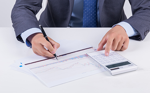 ?？诜止咀?></p><h3>1. ?？诜止咀郧暗臏?zhǔn)備工作</h3><p>在正式注冊分公司之前，企業(yè)主需要做好以下準(zhǔn)備工作：</p><p>- 確認(rèn)分公司名稱：分公司名稱通常應(yīng)包含母公司名稱，并注明分公司所在地區(qū)，例如“XX公司?？诜止尽?。</p><p>- 確定分公司經(jīng)營范圍：分公司的經(jīng)營范圍應(yīng)與母公司一致，或根據(jù)實際業(yè)務(wù)調(diào)整。確保經(jīng)營范圍符合法規(guī)和行業(yè)要求。</p><p>- 擬定注冊地址：分公司必須有一個合法的注冊地址。可選擇商業(yè)樓宇或注冊地址服務(wù)公司提供的注冊地址。</p><h3>2. ?？诜止咀运璨牧?/h3><p>注冊海口分公司需要提供一系列文件，這些文件是注冊過程中的關(guān)鍵材料，具體包括：</p><p>- 母公司營業(yè)執(zhí)照副本復(fù)印件</p><p>- 母公司法定代表人身份證明及復(fù)印件</p><p>- 分公司負(fù)責(zé)人身份證明及復(fù)印件</p><p>- 辦公場所租賃合同</p><p>- 分公司章程</p><p>- 公司母公司的財務(wù)審計報告或資信證明</p><p>- 法律規(guī)定的其他必要材料<br><img src=