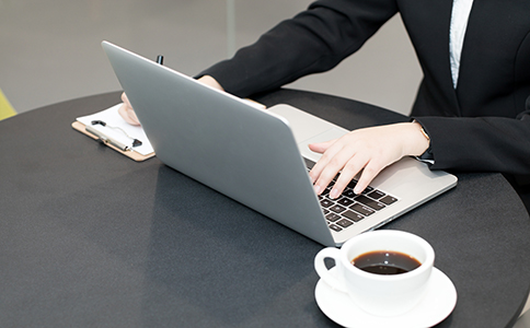 ?？诘刂方猱惓?></p><h3>什么是?？诘刂方猱惓?</h3><p>?？诘刂方猱惓?，簡單來說，就是企業(yè)在?？谑凶?cè)的地址因?yàn)楦鞣N原因被認(rèn)定為異常，導(dǎo)致企業(yè)在進(jìn)行工商變更、稅務(wù)申報(bào)等操作時(shí)遭遇困難。地址異常問題一般分為以下幾類：</p><p>- 虛假地址：企業(yè)注冊(cè)的注冊(cè)地址存在于虛擬或無法聯(lián)系到的地方，或者企業(yè)租賃的地址存在問題。</p><p>- 地址停用：企業(yè)的注冊(cè)地址可能因?yàn)榉课葑赓U合同到期、物業(yè)管理等原因被停用。</p><p>- 地址不符：企業(yè)登記的地址與實(shí)際經(jīng)營地址不符，存在資料不準(zhǔn)確的情況。</p><h3>海口地址解異常的原因</h3><p>企業(yè)注冊(cè)地址異常的原因復(fù)雜，通常包括以下幾點(diǎn)：</p><p>1. 房屋租賃合同問題</p><p>一些企業(yè)在初期租賃了不合法的辦公地址，或者租賃合同到期后未及時(shí)更新，導(dǎo)致注冊(cè)地址被標(biāo)記為異常。</p><p>2. 地址信息不準(zhǔn)確</p><p>在填寫注冊(cè)地址信息時(shí)，由于疏忽或誤導(dǎo)，導(dǎo)致提供的地址與實(shí)際經(jīng)營地址不符，造成異常。</p><p>3. 公司長期停業(yè)</p><p>如果公司長時(shí)間沒有實(shí)際經(jīng)營，稅務(wù)機(jī)關(guān)可能會(huì)認(rèn)定其地址異常，影響企業(yè)的正常運(yùn)營。</p><p>4. 地址存在違法行為</p><p>企業(yè)注冊(cè)地址可能存在違法行為，如違反城市規(guī)劃、違規(guī)改建等問題，導(dǎo)致注冊(cè)地址被認(rèn)定為異常。<br><img src=