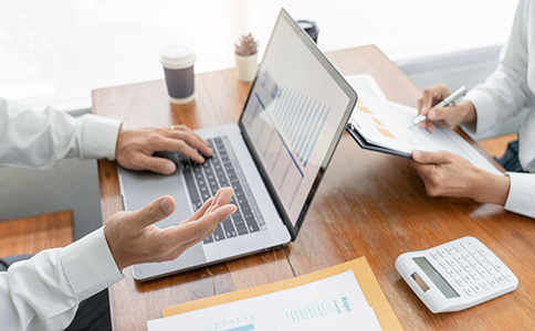 ?？诠咀?cè)代辦的費(fèi)用