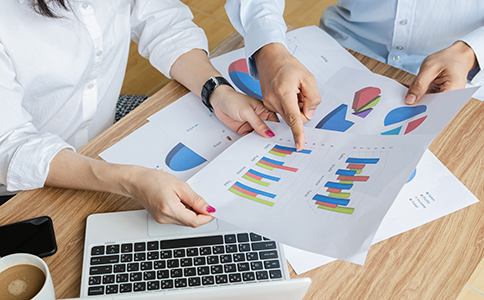 ?？诮ㄖ咀?></p><h3>三、?？诮ㄖ咀运璧闹饕牧?/h3><p>在辦理海口建筑公司注冊時(shí)，以下材料必不可少：</p><p>公司名稱預(yù)先核準(zhǔn)通知書</p><p>公司章程(股東會(huì)決議)</p><p>股東身份證明(身份證或護(hù)照)</p><p>法定代表人身份證明</p><p>注冊地址租賃合同或房產(chǎn)證明</p><p>注冊資本驗(yàn)資報(bào)告(部分情況下需要)</p><p>相關(guān)資質(zhì)申請材料(技術(shù)人員證書、業(yè)績證明等)</p><p>準(zhǔn)備充分的材料可以有效加快注冊進(jìn)度，避免因資料不齊而反復(fù)補(bǔ)交。</p><h3>四、?？诮ㄖ咀灾谐Ｒ娮⒁馐马?xiàng)</h3><p>公司名稱選擇要慎重，避免使用敏感詞匯和重復(fù)名稱。</p><p>資質(zhì)申請需提前規(guī)劃，注冊公司時(shí)即考慮未來資質(zhì)升級(jí)需求。</p><p>注冊資本金額應(yīng)合理，既滿足資質(zhì)要求，又符合資金實(shí)際情況。</p><p>專業(yè)技術(shù)人員證書要齊全，保證資質(zhì)申請順利通過。</p><p>辦公場所地址合法合規(guī)，切勿使用無效地址。</p><p>辦理流程中保持溝通，及時(shí)了解審批進(jìn)度，避免耽誤時(shí)間。</p><h3>結(jié)語</h3><p>綜上所述，?？诮ㄖ咀詶l件涉及資質(zhì)、資本、人員及場所等多方面要求，創(chuàng)業(yè)者需要全面了解并準(zhǔn)備相應(yīng)材料和手續(xù)。掌握科學(xué)合理的注冊流程，能夠有效縮短注冊時(shí)間，提升成功率。對于有意在?？陂_辦建筑公司的創(chuàng)業(yè)者來說，了解清晰的注冊條件和流程至關(guān)重要。</p><p>如果您對“海口建筑公司注冊條件”還有任何疑問，或需要專業(yè)的代理服務(wù)，歡迎隨時(shí)咨詢?？阢茣?huì)計(jì)。我們擁有豐富的注冊經(jīng)驗(yàn)和專業(yè)團(tuán)隊(duì)，能為您提供全方位的注冊指導(dǎo)和后續(xù)服務(wù)，助您輕松邁出創(chuàng)業(yè)第一步，實(shí)現(xiàn)事業(yè)騰飛!</p><div   id=