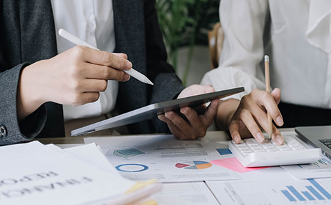 ?？谧酝赓Y公司的時(shí)間