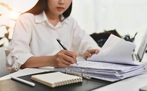 ?？谟邢挢?zé)任公司法人變更