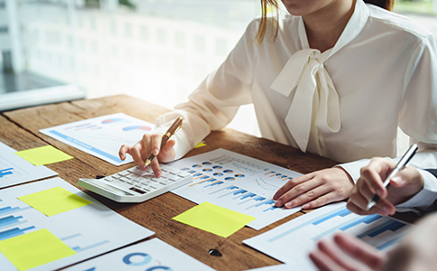 ?？谧怨ぷ魇业馁M用