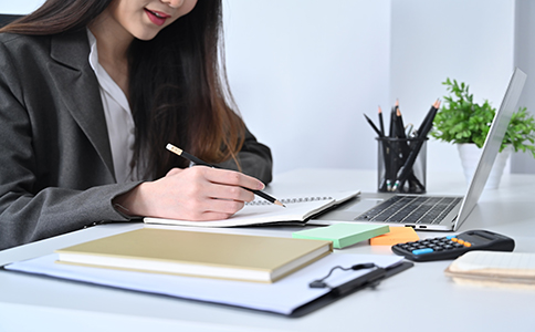 注冊?？陔娮由虅展拘枰臈l件