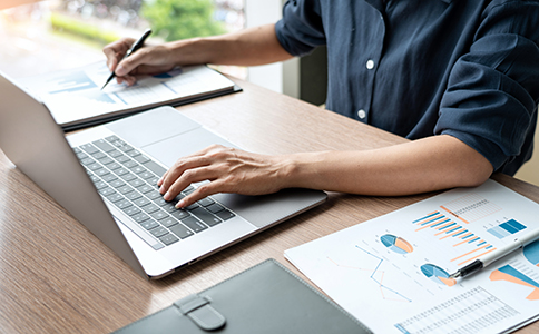 ?？谄髽I(yè)選擇代理記賬服務(wù)的主要優(yōu)勢(shì)