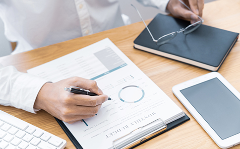 ?？诠咀?cè)代理收費(fèi)